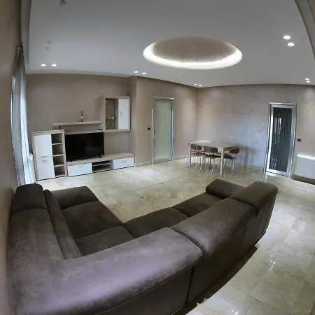 Casa Vacanze Mariaelena Torre Pisani רוסאנו